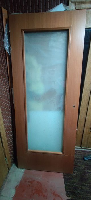 Продам дверь межкомнатную 82 см