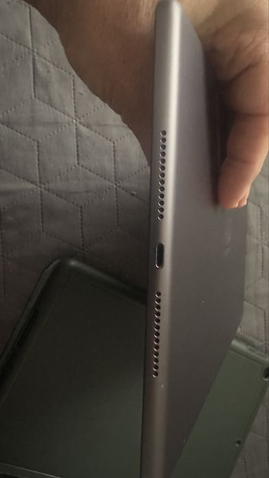 Sprzedam Ipad 8 generacji 32gb pamieci WIFi