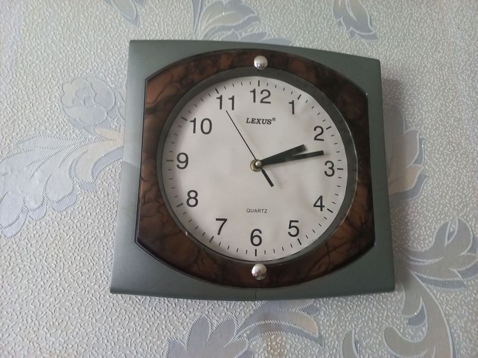Продам часы настенные