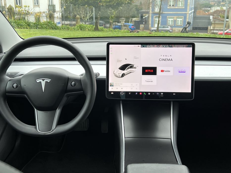 Tesla Model 3  325CV