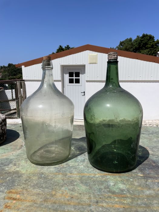 Garrafões antigos em vídeo