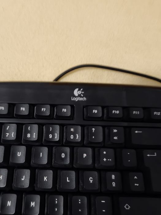 Teclado c/ fios Logitech