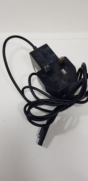 Блок питания Microsoft 1736 "24w 15v 1.6a surface pro