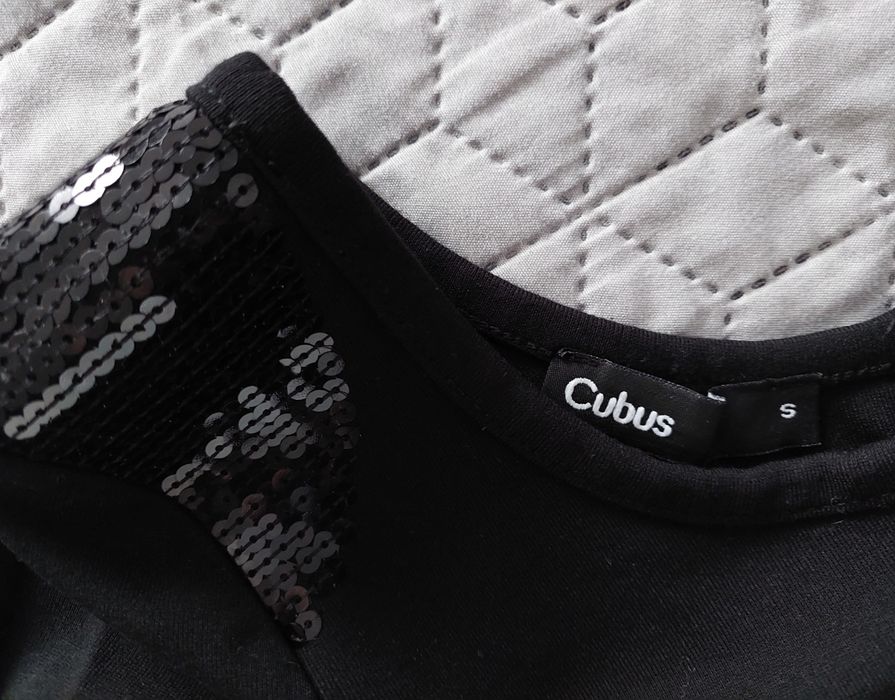 Czarna sukienka CUBUS