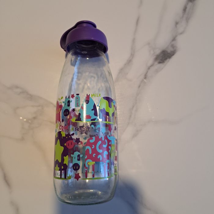 Nowa butelka szklana zamykana