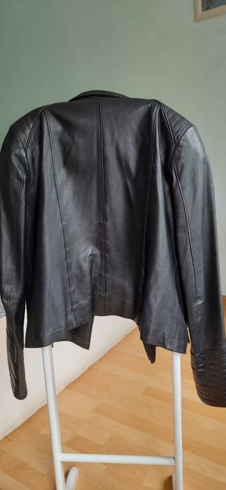 Жіноча шкіряна куртка