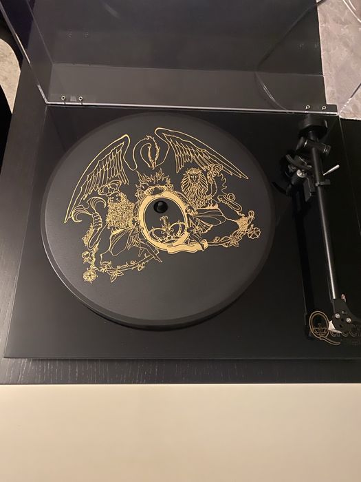 Gira discos Rega edição númerada dos Queen