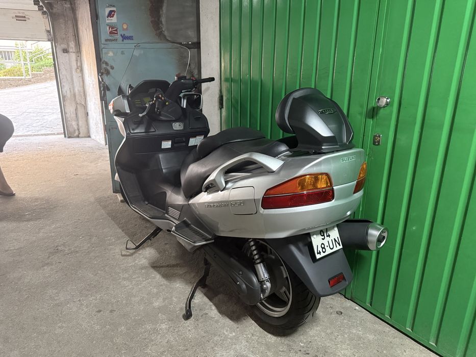 SUSUKI BURGMAN 650 ( Excelente estado)