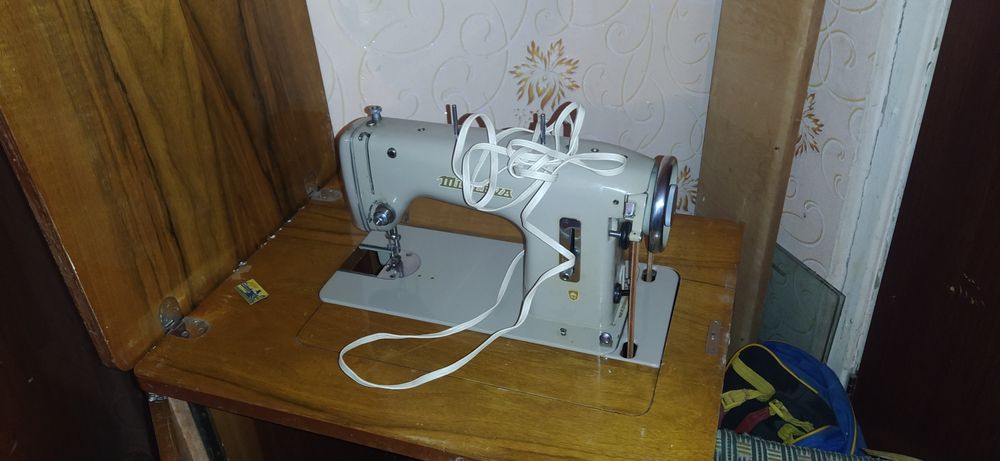 Швейная Машинка" Минерва "