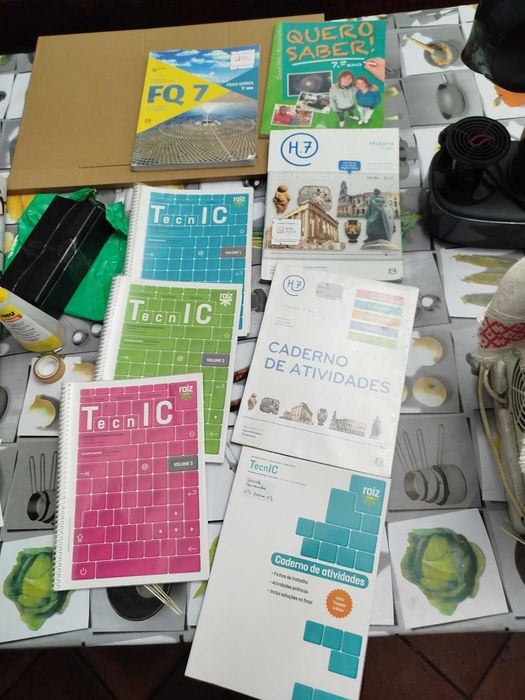 Livros 7.o ano TIC, H7, FQ e Moral