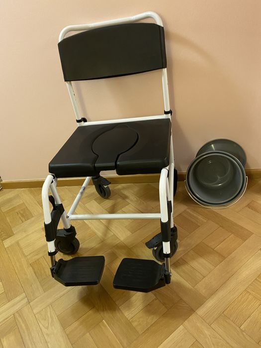 Sprzedam wózek inwalidzki prysznicowy Mobilex 55 cm (najszerszy)