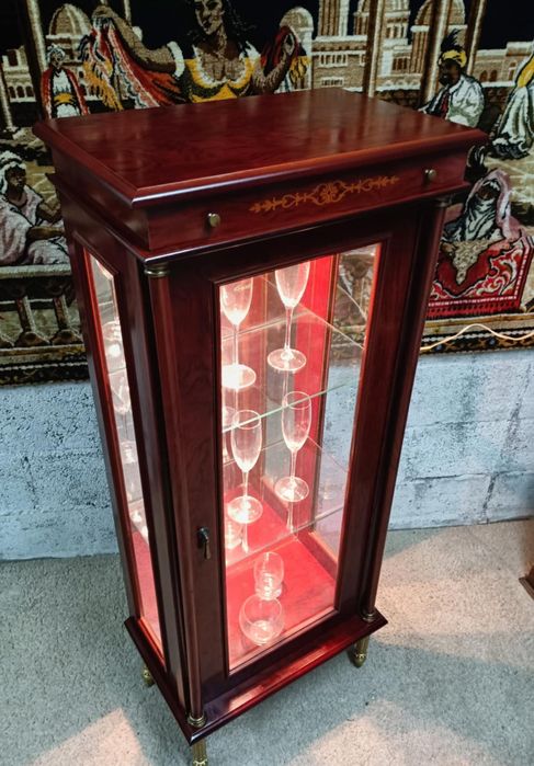 Móvel expositor espelhado/ Vitrine de época com duas prateleiras