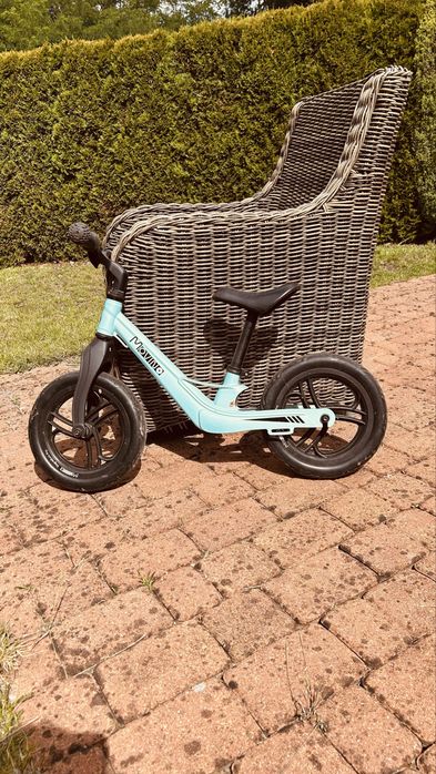 Biegacz Movino turkusowy dorzucam kask w kolorze