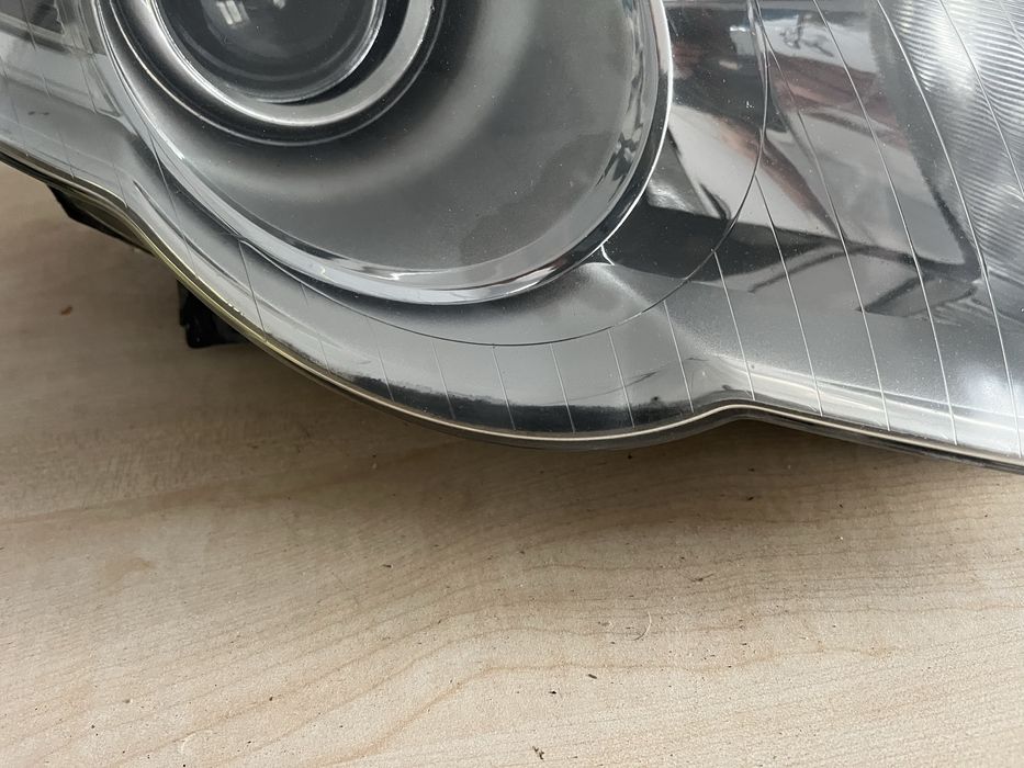 Права фара Volkswagen Passat B6