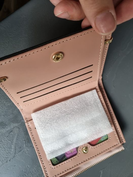 Mały czarny portfel pojemny