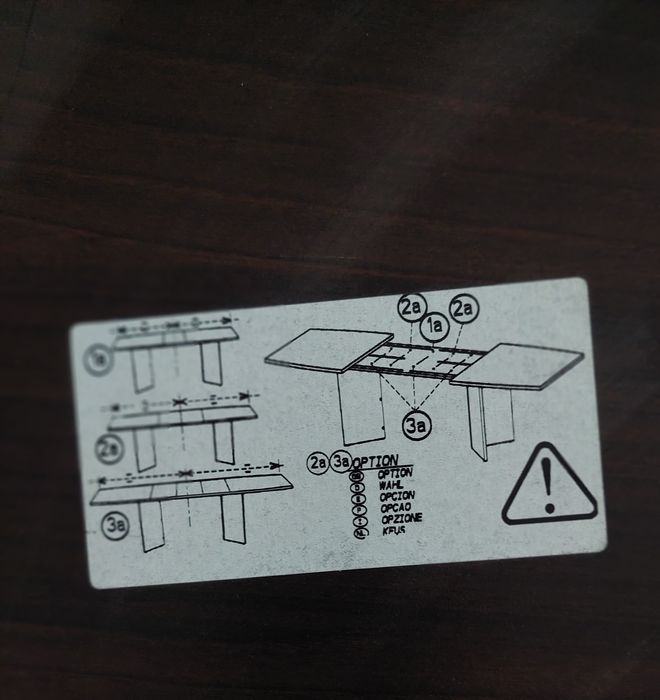 Conjunto de mesa de jantar e quatro cadeiras