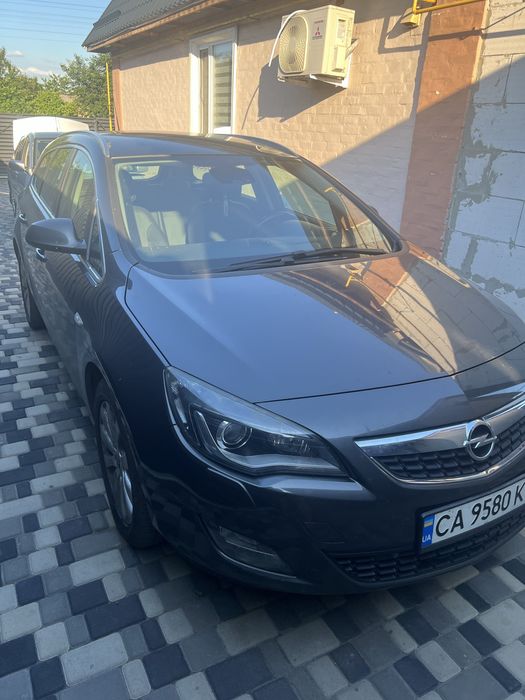 Продам Opel Astra j