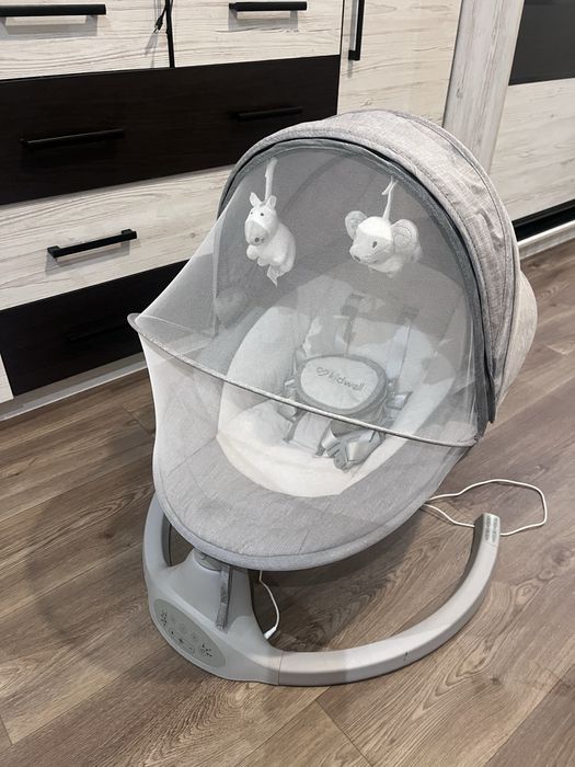 Заколисуючий центр, качелька для немовлят kidwell