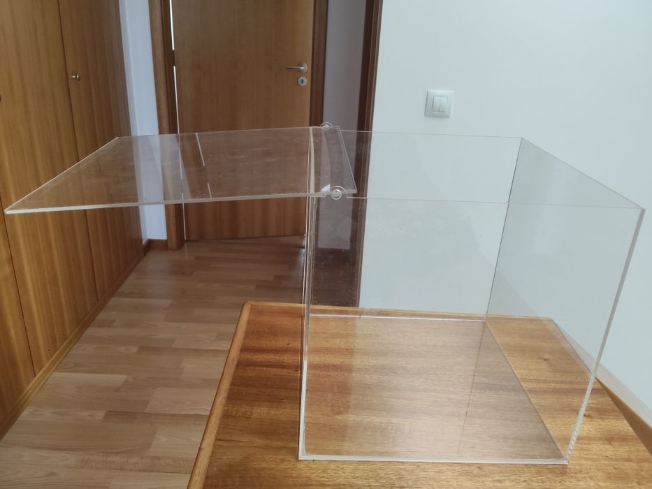 Caixa (cubo) em acrílico