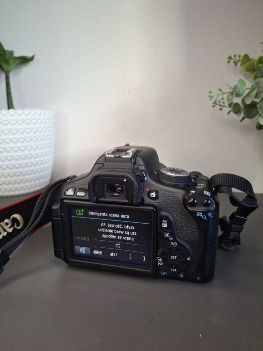 Canon EOS 600D + EFS 18-55mm