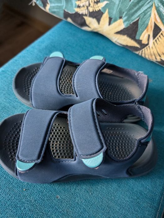 Piankowe sandały firmy Adidas rozm. 27