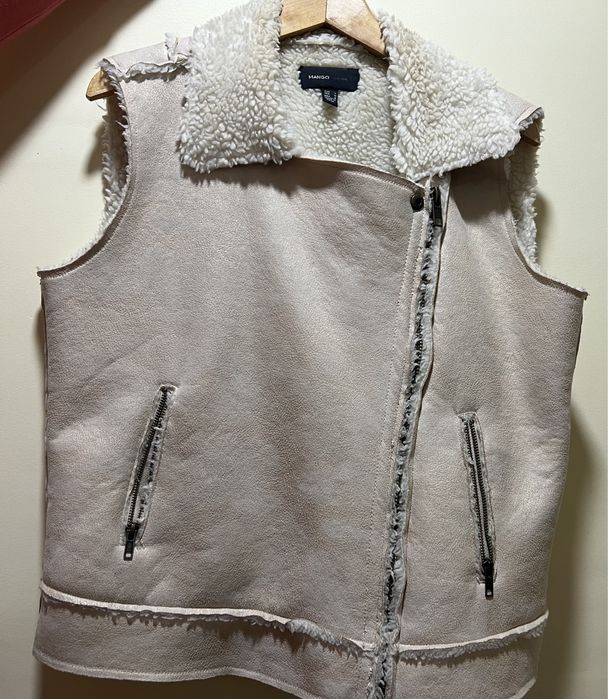 Colete de pele com pelo por dentro