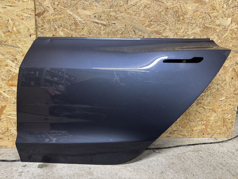 Tesla Model 3 двері задні ліві