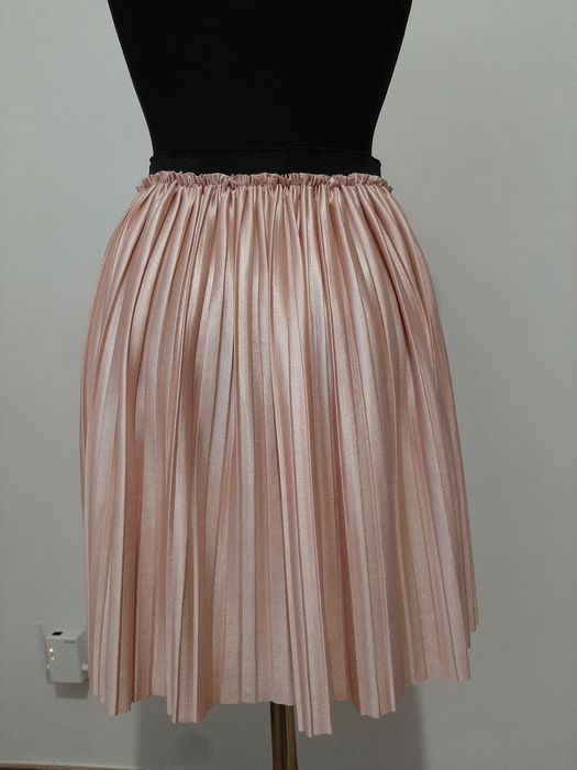 Plisowana, połyskująca spódnica w kolorze pudrowego różu, XS/S/M
