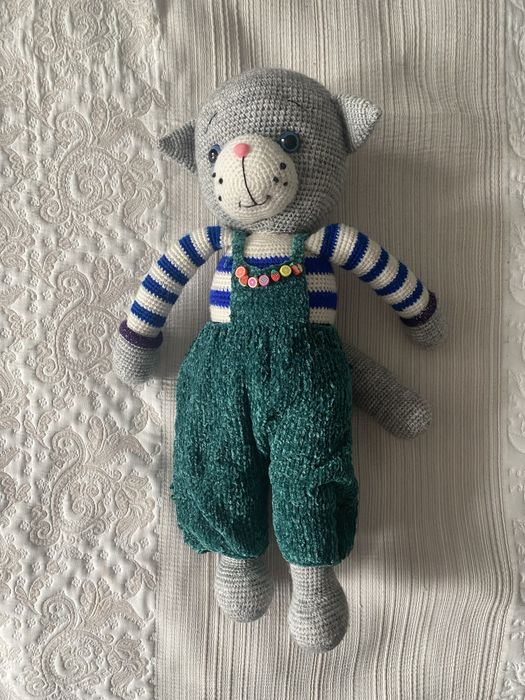 Вʼязана іграшка зайчик 55 см
