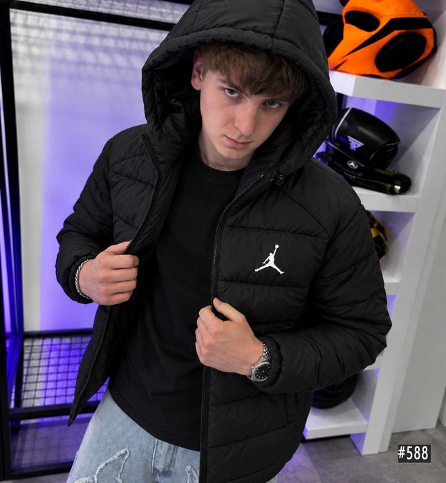 новий мікро пуховик nike jordan