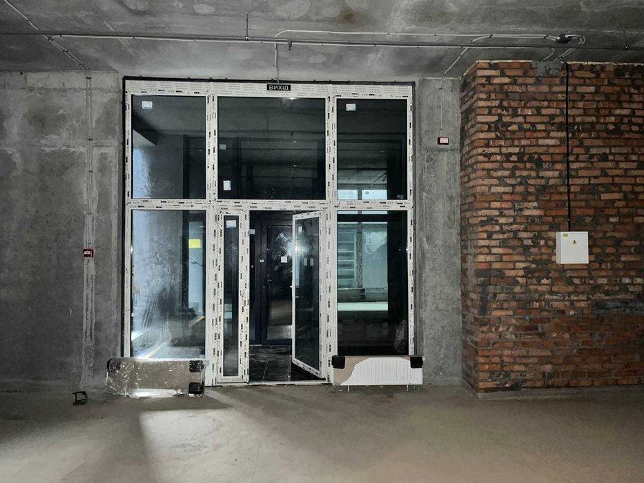 Продаж комерції. Кутовий фасад 69м на Олеся/Ретровіль ЖК Варшавський 3