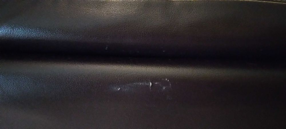 Sofá em pele cor castanho em bom estado