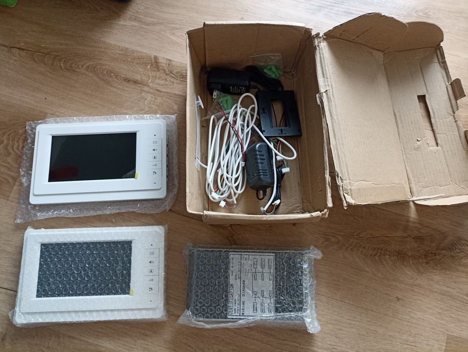 Домофон на 2 квартири з панеллю виклику