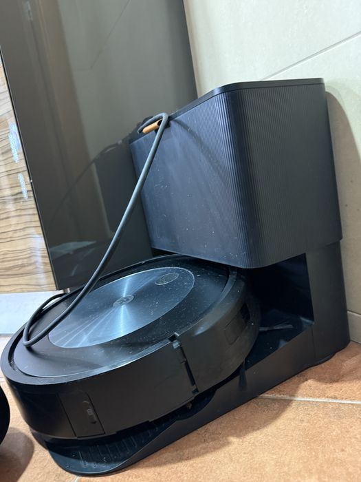Robot aspirador Roomba j7+ com esvaziamento automático e ligação Wi-Fi