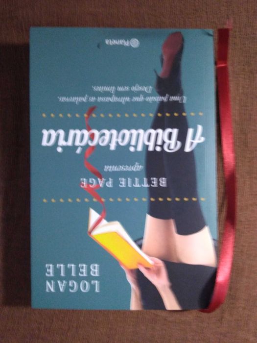 A Bibliotecária, de Logan Belle