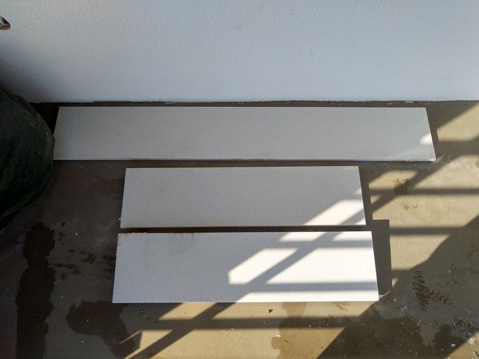 Parapety z aglomarmuru