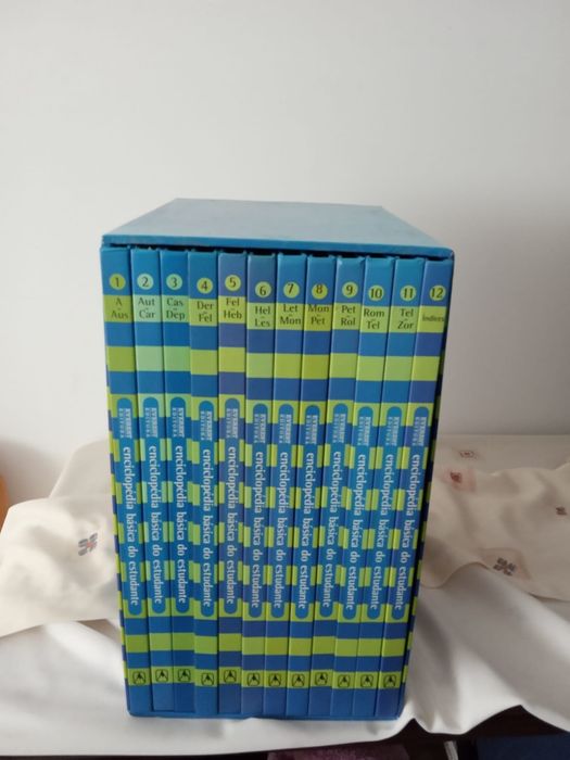 Enciclopédia em 12 volumes