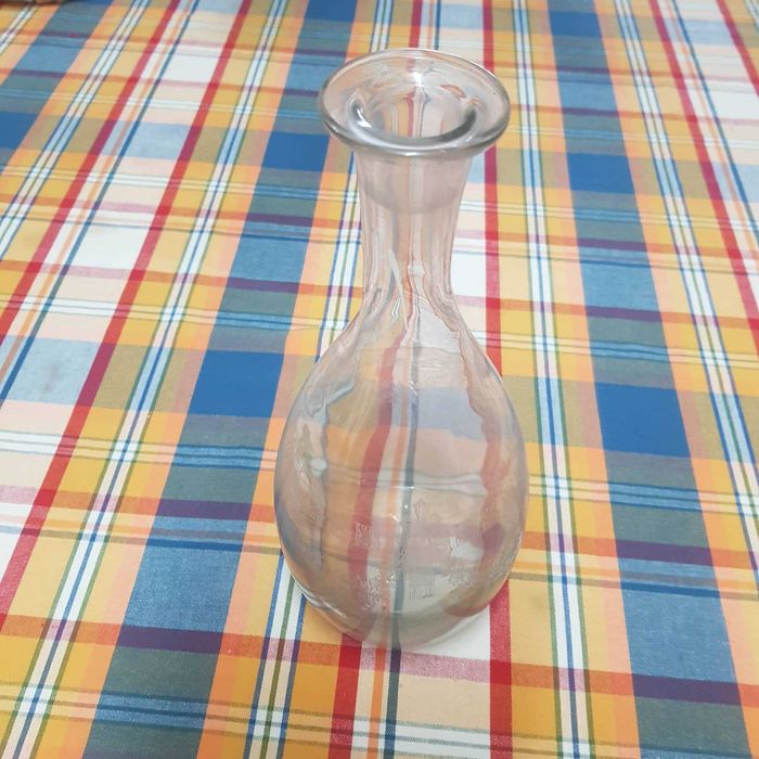 Decantador em cristal com desenhos em relevo anos 70