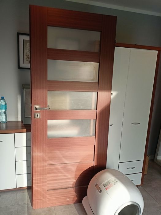 Drzwi stan jak nowe z futrynami 60 i 80 cm