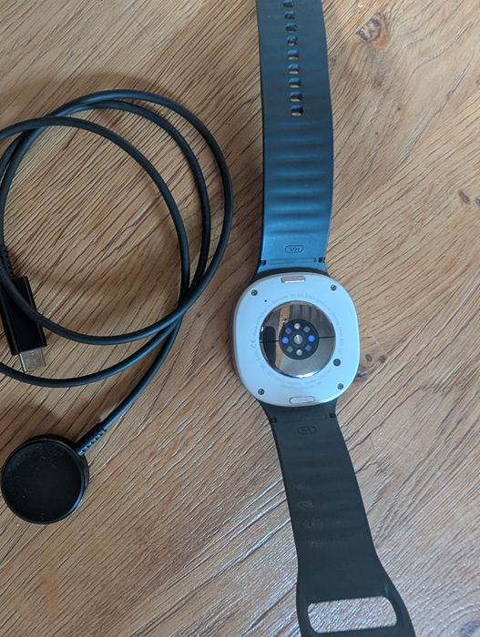 Samsung Galaxy Watch8 LTE 44 mm srebrny SM-L335F + ładowarka