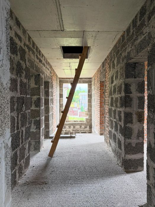 Продаж Будинок в Елітному районі Зубри / 0 - Цикл / Зубра/ 3 хвилини до м. Львів