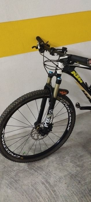 Bicicleta carbono KTM roda 29"
