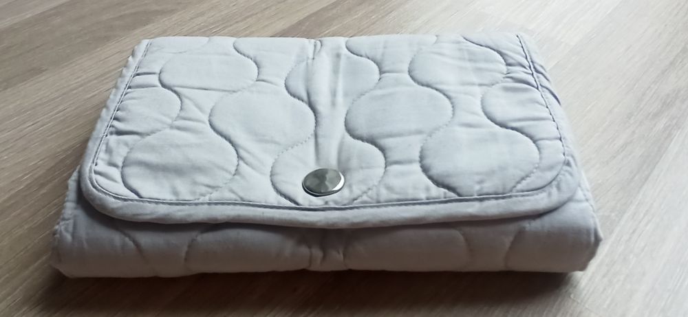 Mata do przewijania z wieloma kieszonkami H&M