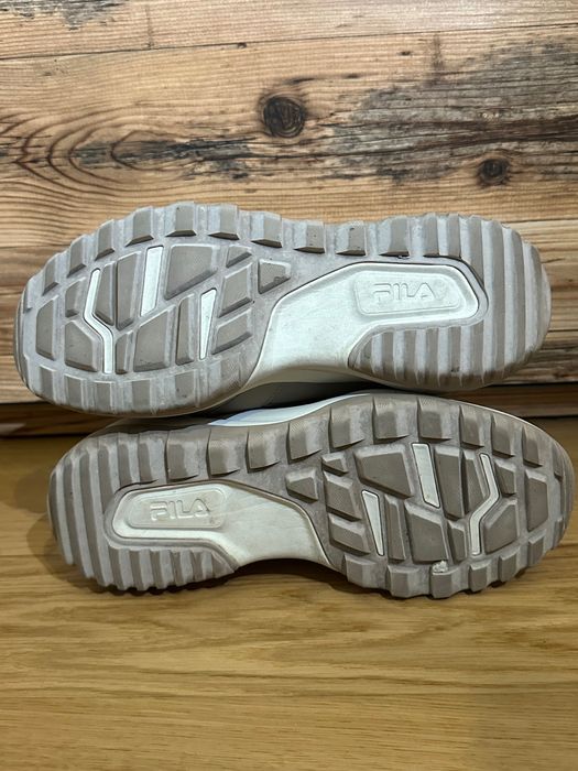 Черевики зимойві вологостійкі  Fila оригінал бежевий колір розмір 38