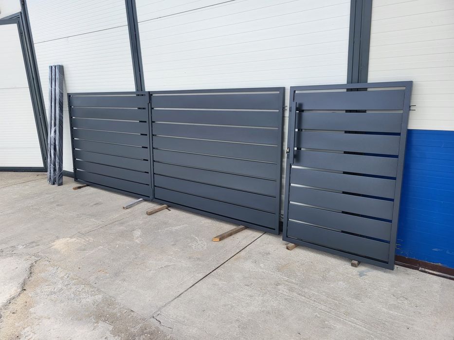 Nowa brama wjazdowa, Producent