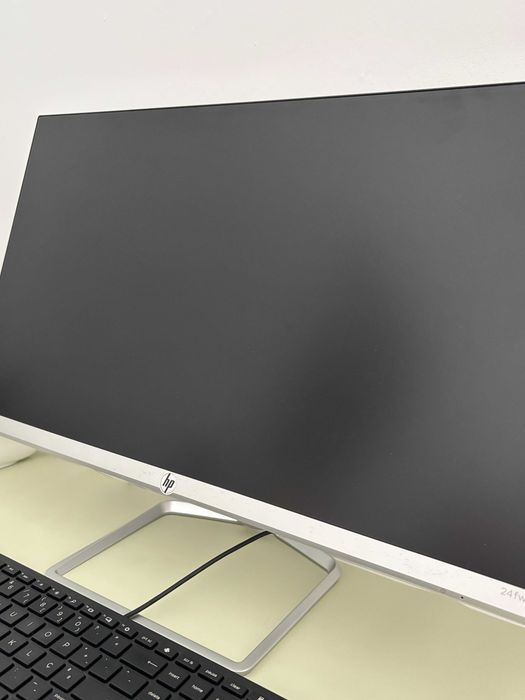 Conjunto HP - computador, teclado, rato, e monitor + colunas de oferta