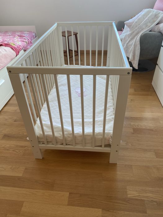 Berço de bebé com colcão incluido