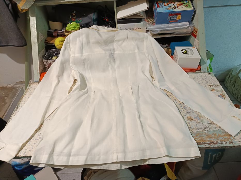 Vendo a roupa mulheres branca e bom estado