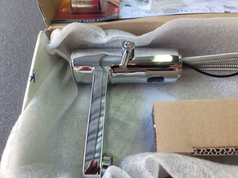 Смеситель для раковины Kludi Zenta сенсорный на две подводки 3810005
С