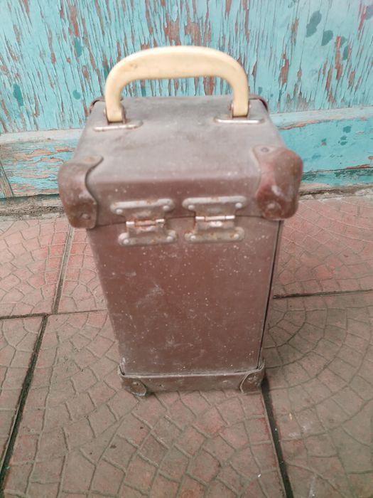 Радянський термос з замком